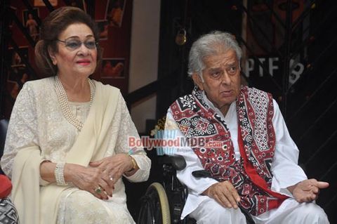 Kunal Kapoor unveils Shashi Kapoor's hand imprint tile for UTV Stars Walk of the Stars