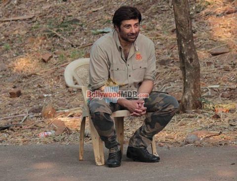 Sunny Deol shoots for TV Series 'CID' to promote film 'SINGH SAAB THE GREAT'