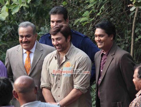 Sunny Deol shoots for TV Series 'CID' to promote film 'SINGH SAAB THE GREAT'