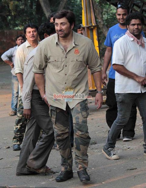 Sunny Deol shoots for TV Series 'CID' to promote film 'SINGH SAAB THE GREAT'