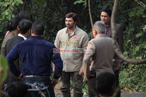 Sunny Deol shoots for TV Series 'CID' to promote film 'SINGH SAAB THE GREAT'