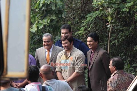 Sunny Deol shoots for TV Series 'CID' to promote film 'SINGH SAAB THE GREAT'