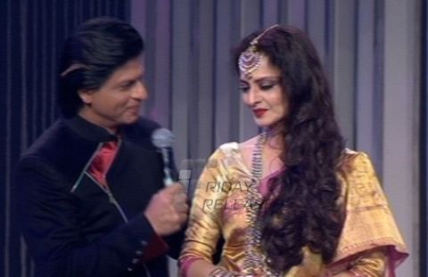 Shah Rukh Khan walks the ramp with Yash Chopra's nine heroines at the tribute on his birth anniversary
