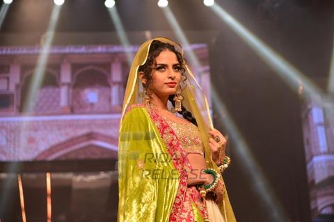 Shah Rukh Khan walks the ramp with Yash Chopra's nine heroines at the tribute on his birth anniversary