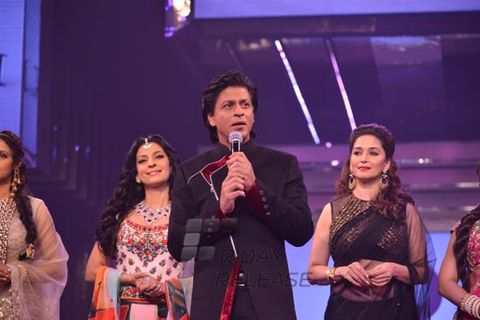 Shah Rukh Khan walks the ramp with Yash Chopra's nine heroines at the tribute on his birth anniversary