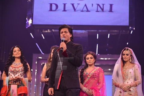 Shah Rukh Khan walks the ramp with Yash Chopra's nine heroines at the tribute on his birth anniversary