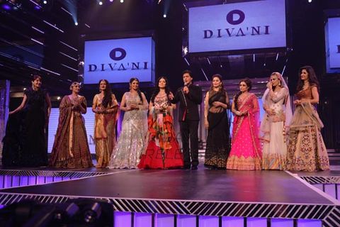 Shah Rukh Khan walks the ramp with Yash Chopra's nine heroines at the tribute on his birth anniversary