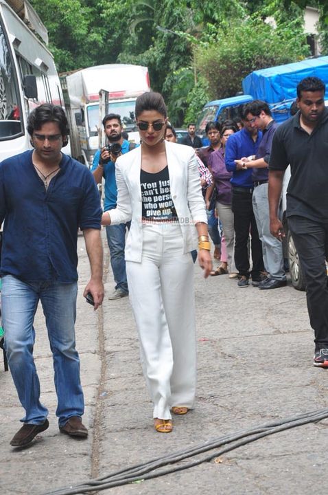 Priyanka Chopra at 'Mary Kom' promotions on sets of 'Jhalak Dikhhla Jaa 7'