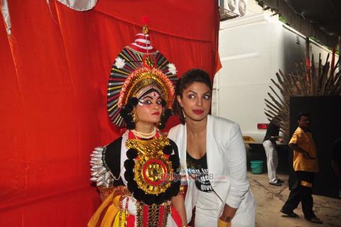 Priyanka Chopra at 'Mary Kom' promotions on sets of 'Jhalak Dikhhla Jaa 7'