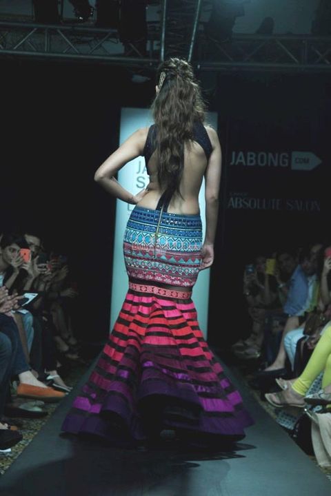 Showstopper Esha Gupta walks the ramp for Neha Agarwal show at LFW Winter Festive 2014