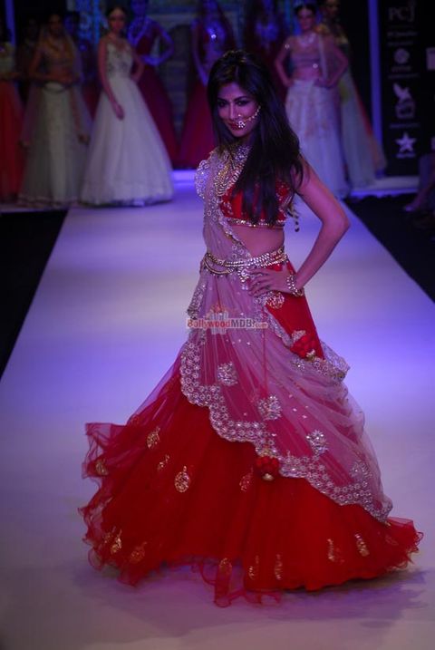 Chitrangada Singh walks the ramp at the India International Jewellery Week 2014