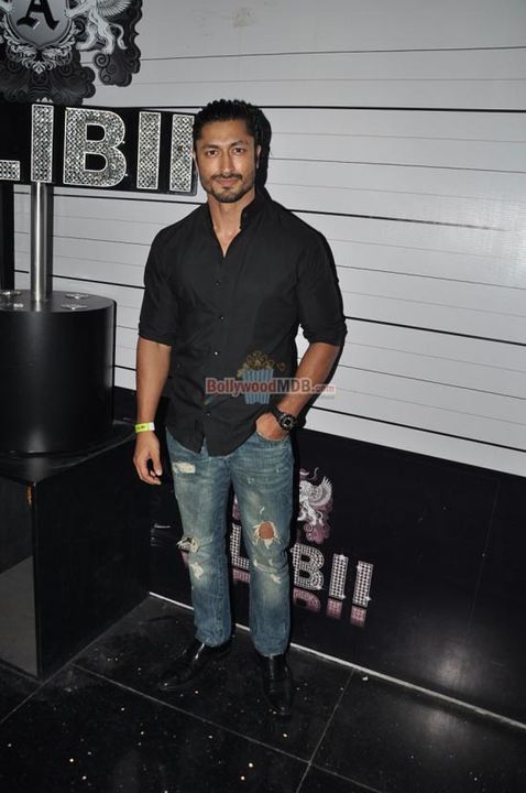 Shamita Shetty, Vidyut Jamwal among Bolly Celebs at Celebration at Club Alibii