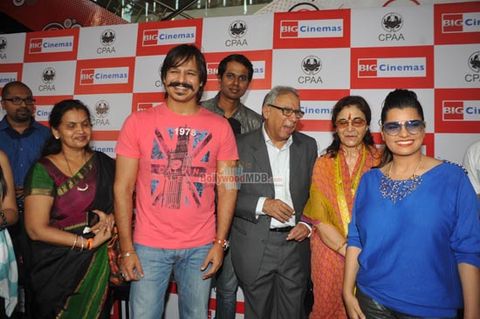Vivek Oberoi celebrates birthday at special screening of 'Mary Kom' with cancer suffering kids in association with Cancer Patients Aid Association