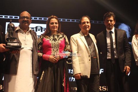 Shah Rukh Khan, Huma Qureshi, Tiger Shroff, among Bollywood Celebs honoured at the Dadasaheb Phalke Film Foundation Awards 2015