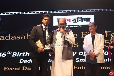 Shah Rukh Khan, Huma Qureshi, Tiger Shroff, among Bollywood Celebs honoured at the Dadasaheb Phalke Film Foundation Awards 2015