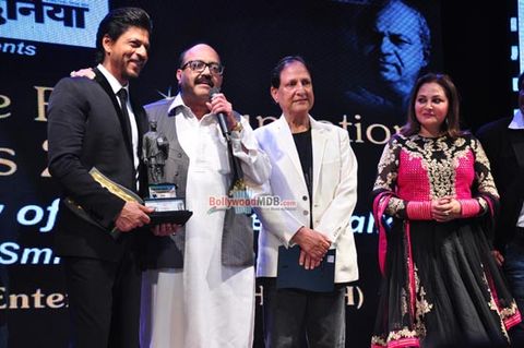 Shah Rukh Khan, Huma Qureshi, Tiger Shroff, among Bollywood Celebs honoured at the Dadasaheb Phalke Film Foundation Awards 2015