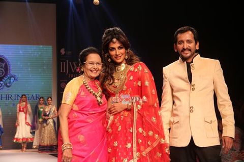 Chitrangada Singh as Show-Stopper for Shobha Shringar