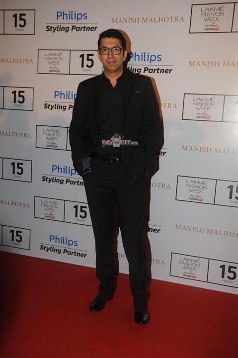 Hot Bollywood Celebs at Manish Malhotra show at LFW Winter / Festive 2015