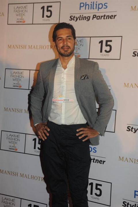 Hot Bollywood Celebs at Manish Malhotra show at LFW Winter / Festive 2015