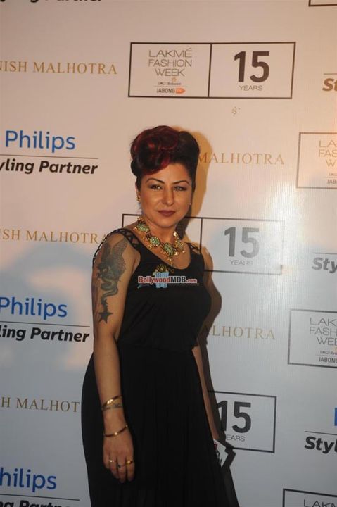 Hot Bollywood Celebs at Manish Malhotra show at LFW Winter / Festive 2015