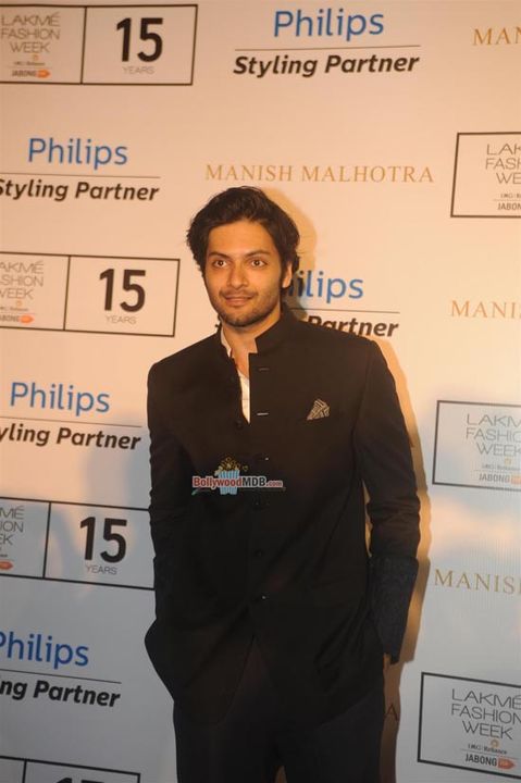 Hot Bollywood Celebs at Manish Malhotra show at LFW Winter / Festive 2015