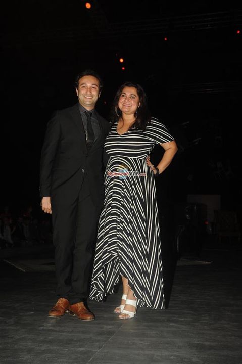 Hot Bollywood Celebs at Manish Malhotra show at LFW Winter / Festive 2015