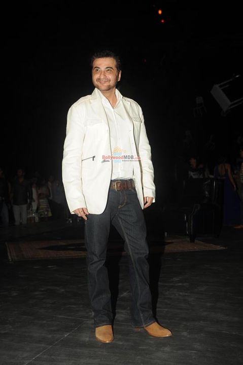Hot Bollywood Celebs at Manish Malhotra show at LFW Winter / Festive 2015