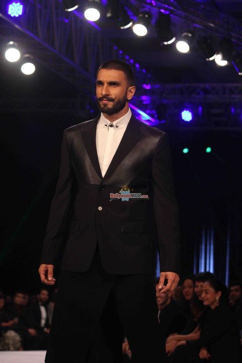 Bollywood Celebs at Van Heusen GQ Fashion Nights 2015