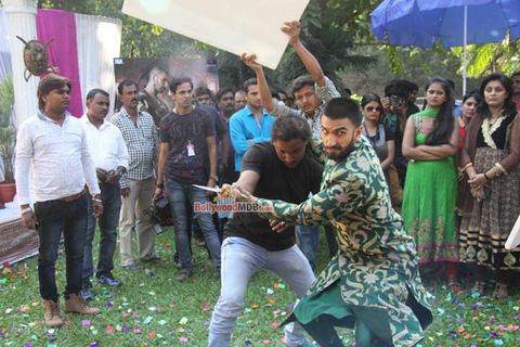 Stars during the promotion of film 'Bajirao Mastani' on the sets of Colors TV serial Swaragini