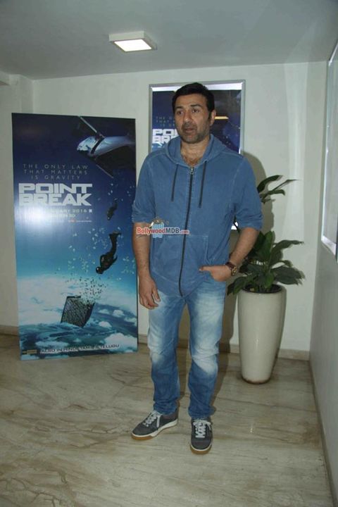 Sunny Deol holds special pre-release screening of Hollywood film 'Point Break' to appreciate stuntmen of our industry