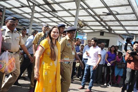 Jaya Prada snapped at Siddhivinayak Temple