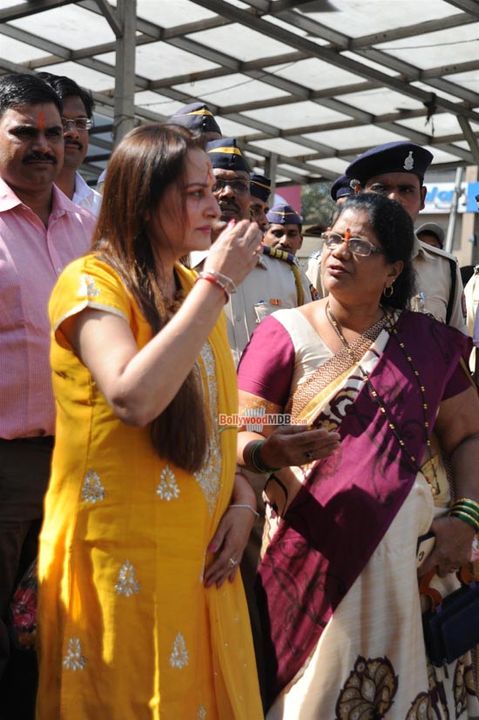 Jaya Prada snapped at Siddhivinayak Temple