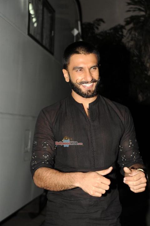 Deepika Padukone and Ranveer Singh at film 'Bajirao Mastani' media interactions