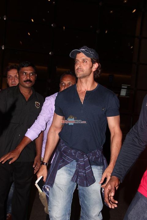 Hrithik Roshan, Anushka Sharma, Arjun Kapoor Snapped on Arrival from IIFA 2015