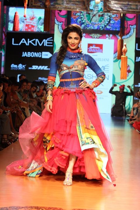 Chitrangada Singh walks the ramp as showstopper at LFW Summer/Resort 2015
