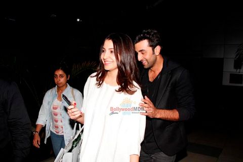 Ranbir Kapoor & Anushka Sharma Snapped at Mumbai Domestic Airport