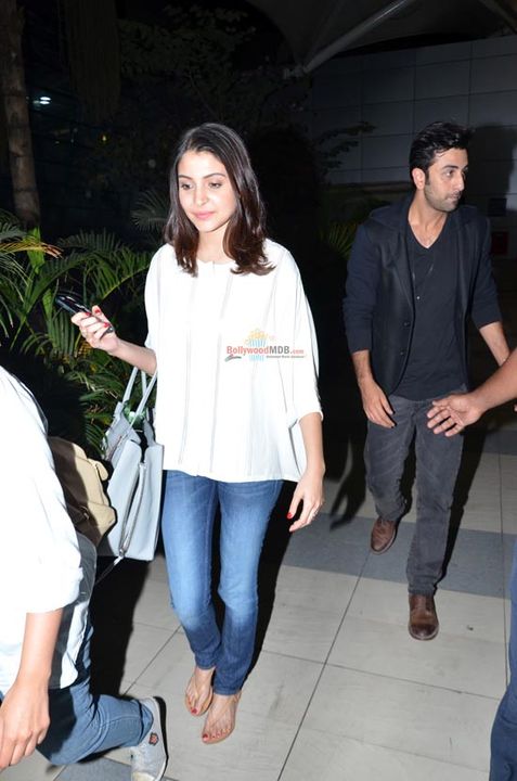 Ranbir Kapoor & Anushka Sharma Snapped at Mumbai Domestic Airport