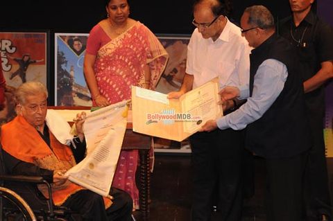 Ranbir Kapoor, Saif Ali Khan, Amitabh Bachchan, Hema Malini, Rekha, Rishi Kapoor among celebs at Presentation of 'Dadasaheb Phalke Award' to legendary veteran actor Shashi Kapoor