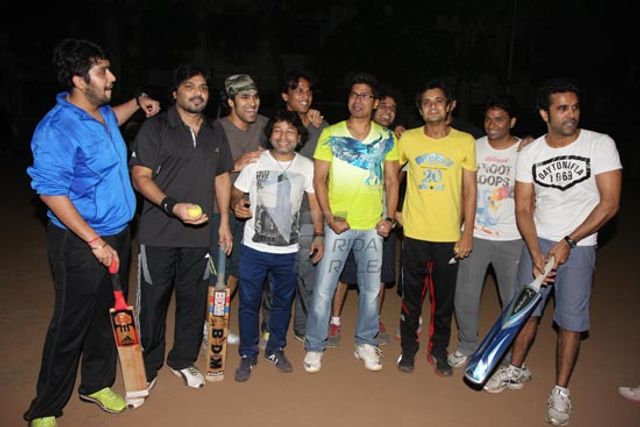 Music maestros of the Bollywood at Kailash Kher\'s initiative friendly cricket match