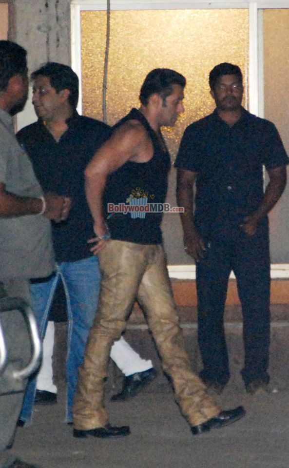 Salman Khan and Yuvraj Singh among other Celebs at Sohail Khan\'s Diwali Party