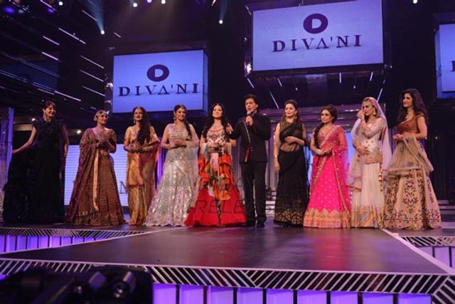 Shah Rukh Khan walks the ramp with Yash Chopra\'s nine heroines at the tribute on his birth anniversary