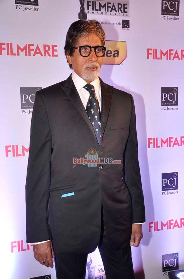 Hot Bolly Celebs on Red Carpet of 59th IDEA FILMFARE AWARDS