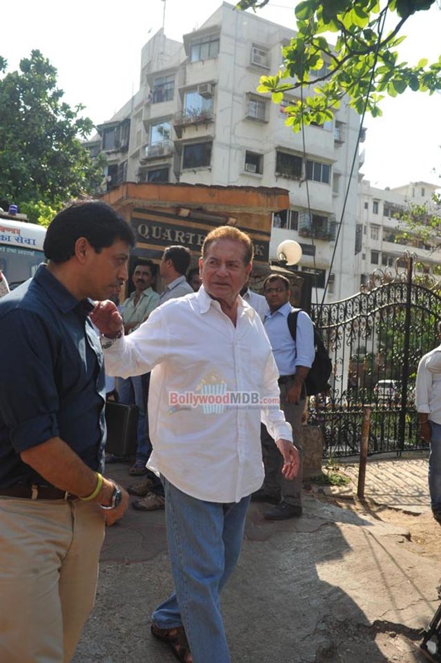 Bollywood Celebs at the funeral of veteran actress Nanda