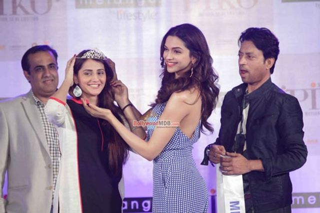 Deepika Padukone, Irrfan Khan, Shoojit Sircar at the showcase of Melange by Lifestyle's 'Piku' inspired ethnic collection