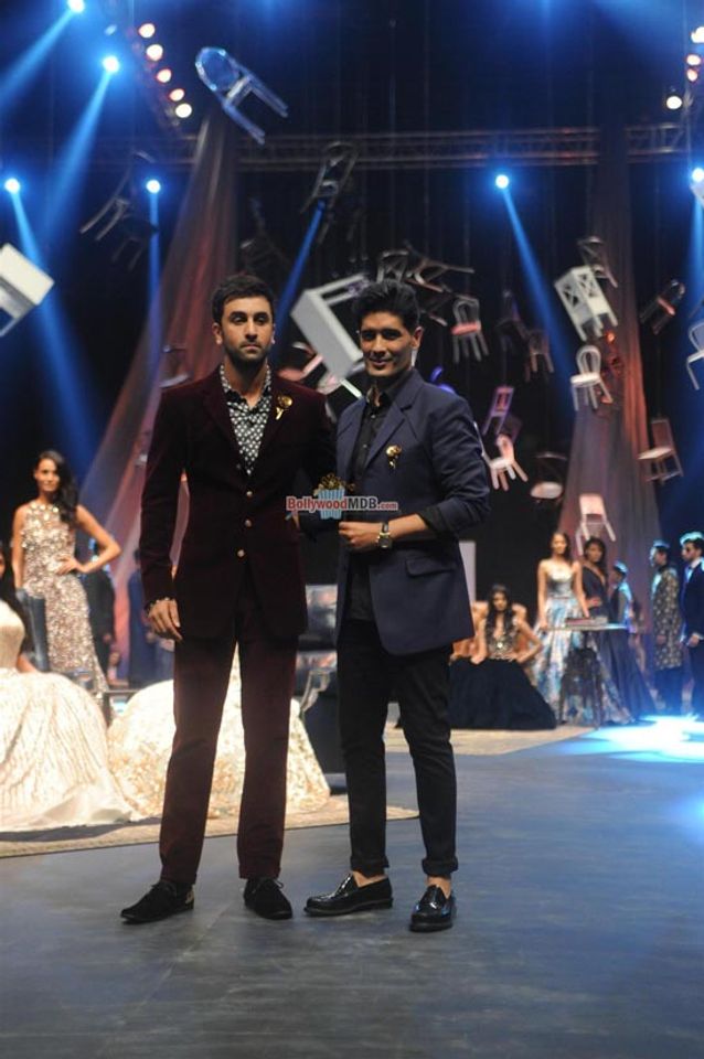 Ranbir Kapoor walks the ramp for Manish Malhotra at LFW Winter Festive 2015