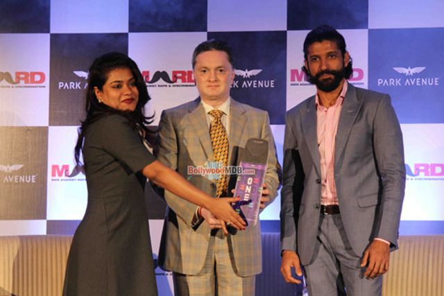 Farhan Akhtar and Gautam Singhania, CMD, Raymond Group at the launch of Park avenue deodorants