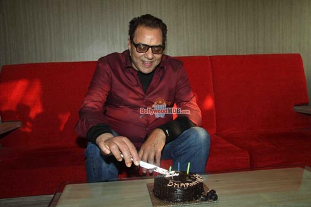 Dharmendra celebrates 80th birthday with cake cutting along with the media