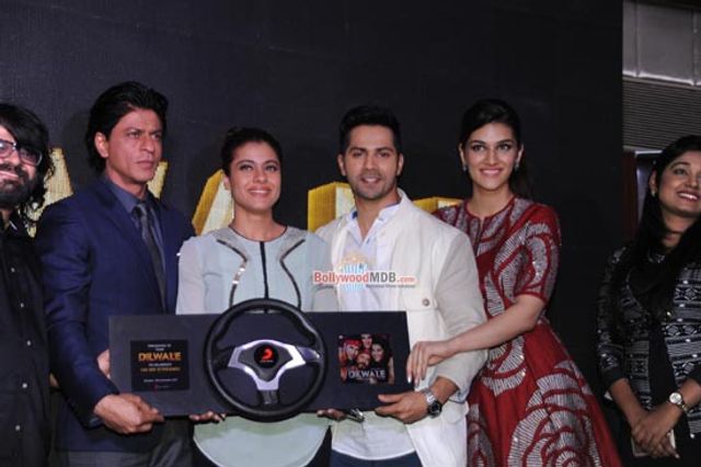 Shah Rukh Khan, Kajol, Varun Dhawan, Kriti Sanon at film 'Dilwale' music celebration
