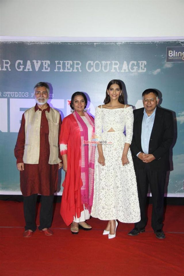 Sonam Kapoor with brothers of Neerja Bhanot, Aneesh and Akhil Bhanot at film 'Neerja' trailer launch