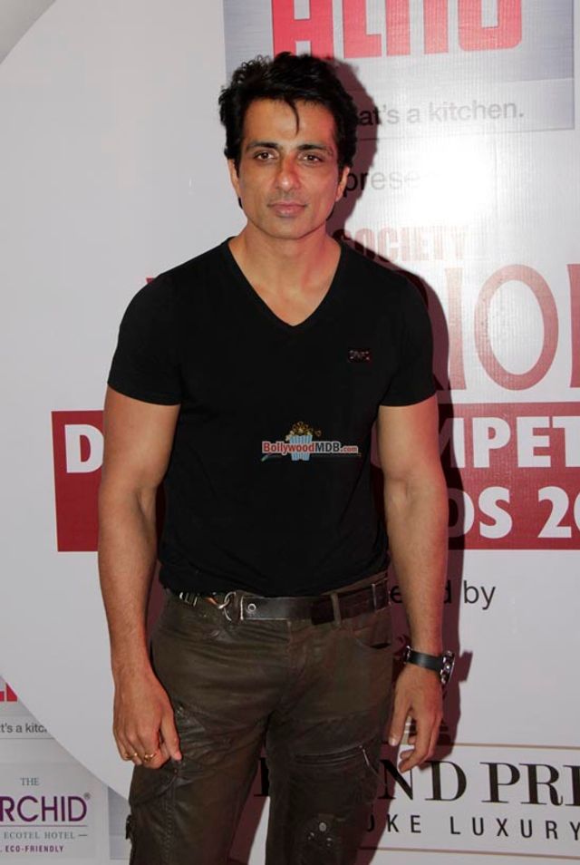 Amrita Rao, Sonu Sood, Sana Khan among other Bolly Celebs at the 13th Society Interiors Design Competition and Awards